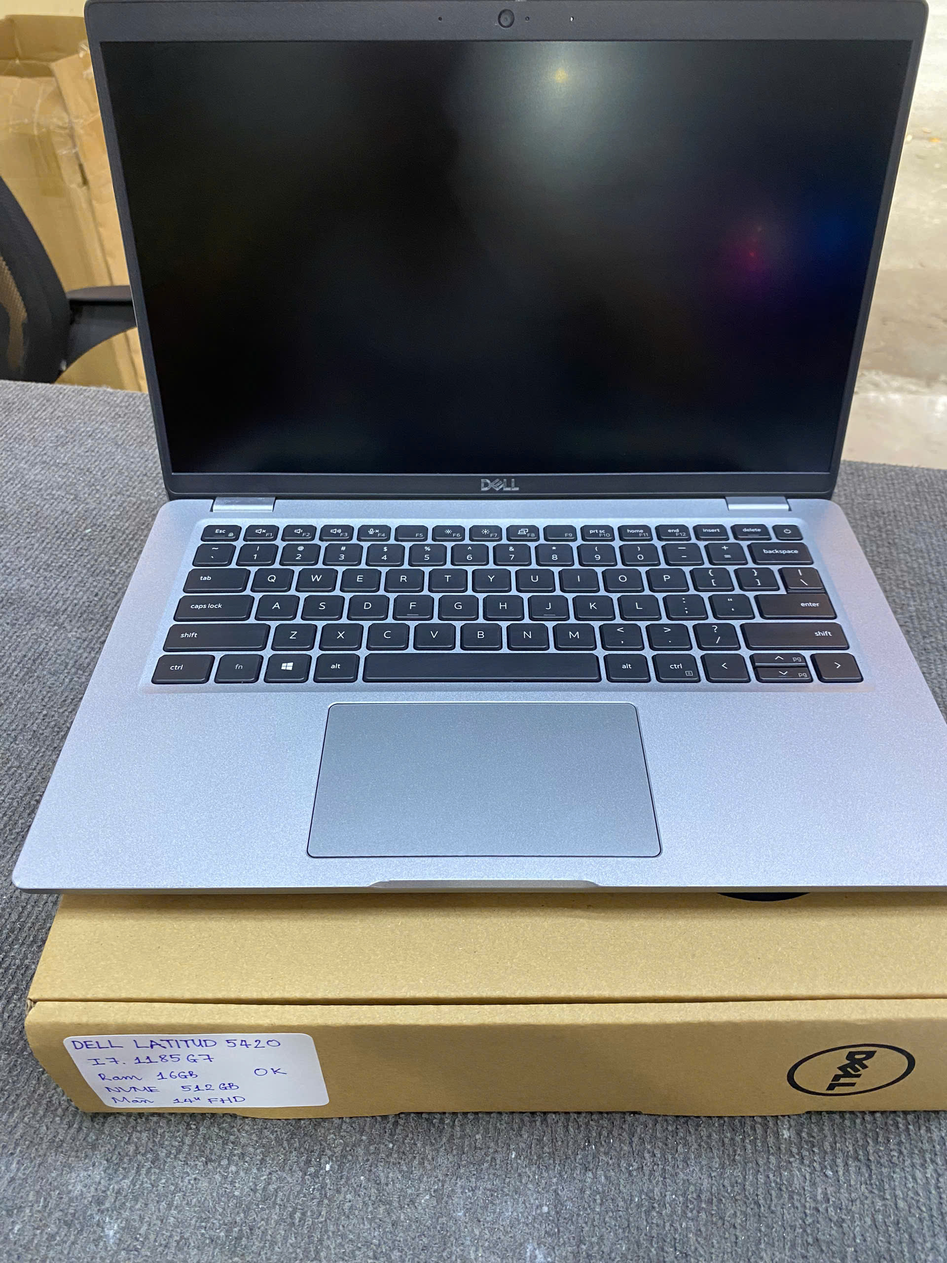  Dell Latitude 5420 với cấu hình Core i7 thế hệ 11, RAM 16GB, SSD 512GB và màn hình 14 inch Full HD