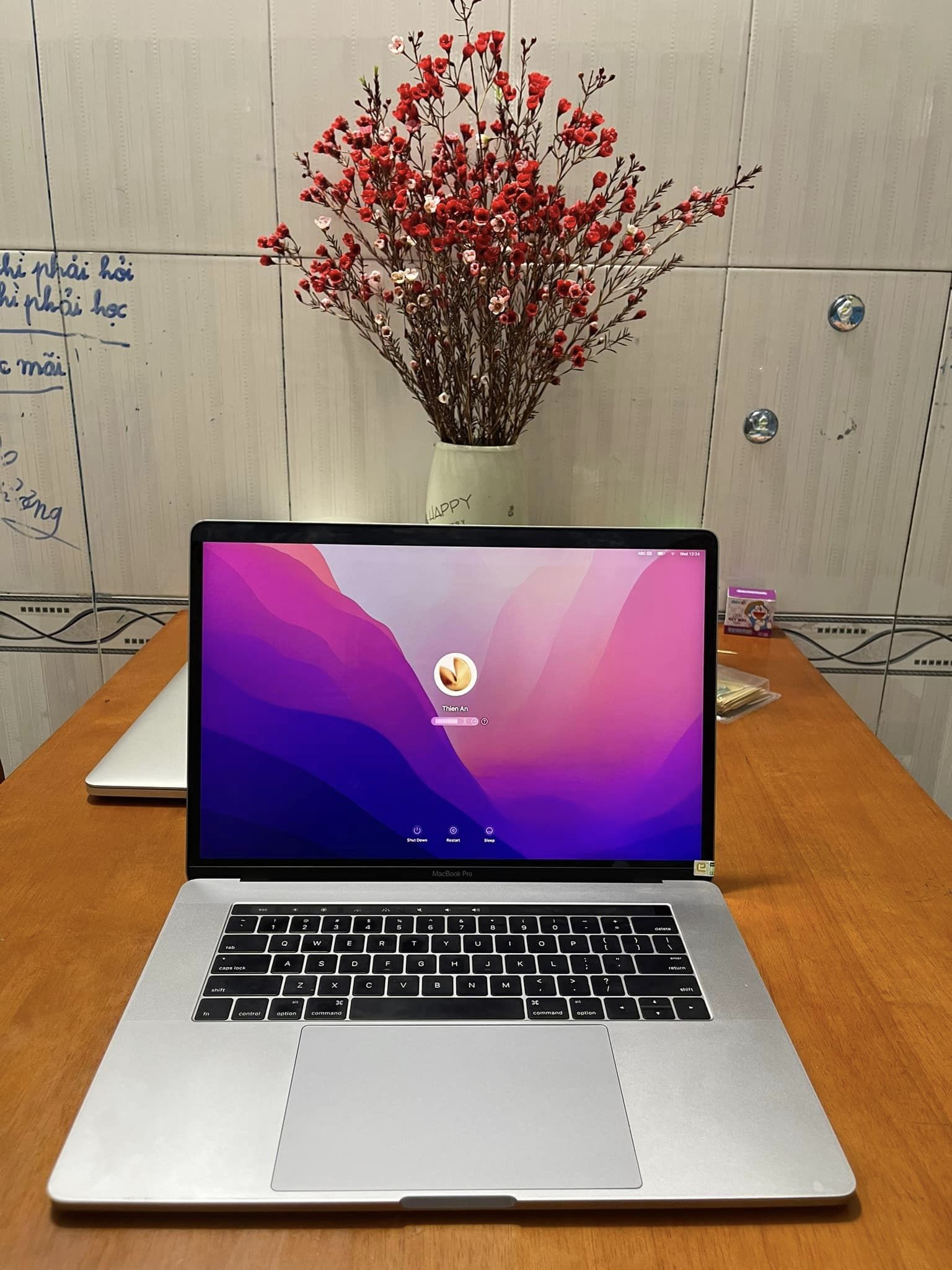 Macbook Pro 2016 i7 , ram 16gb , ssd 512gb, màn retina  15,4 inch 