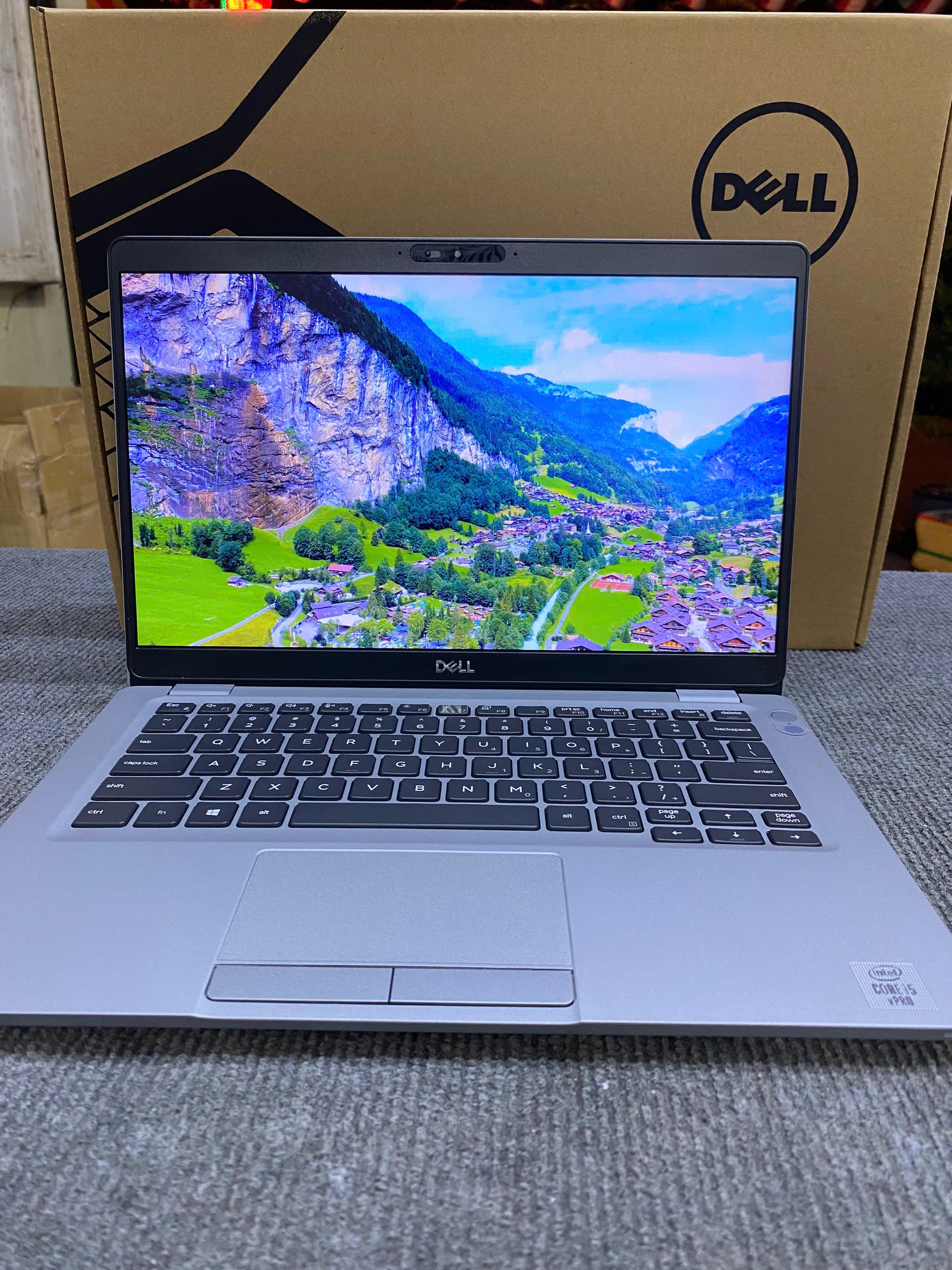 Dell Precision 7750 Workstation Chuyên Nghiệp cho Đồ Họa